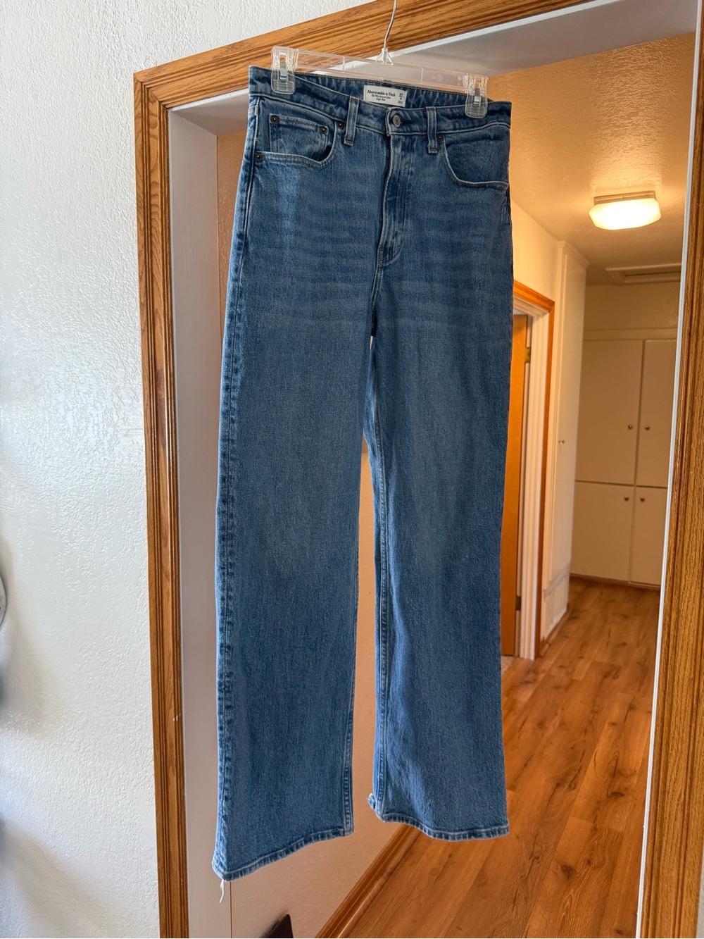 Abercrombie & Fitch Light Curve Love The 90s Relaxed Jean High Rise